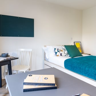 Silver Studio River View - Image 1